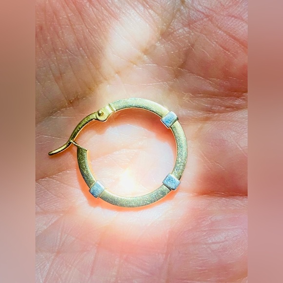 Elegant 14 k (585) Single Gold Hoop Earring with White Gold Accents - Picture 3 of 3